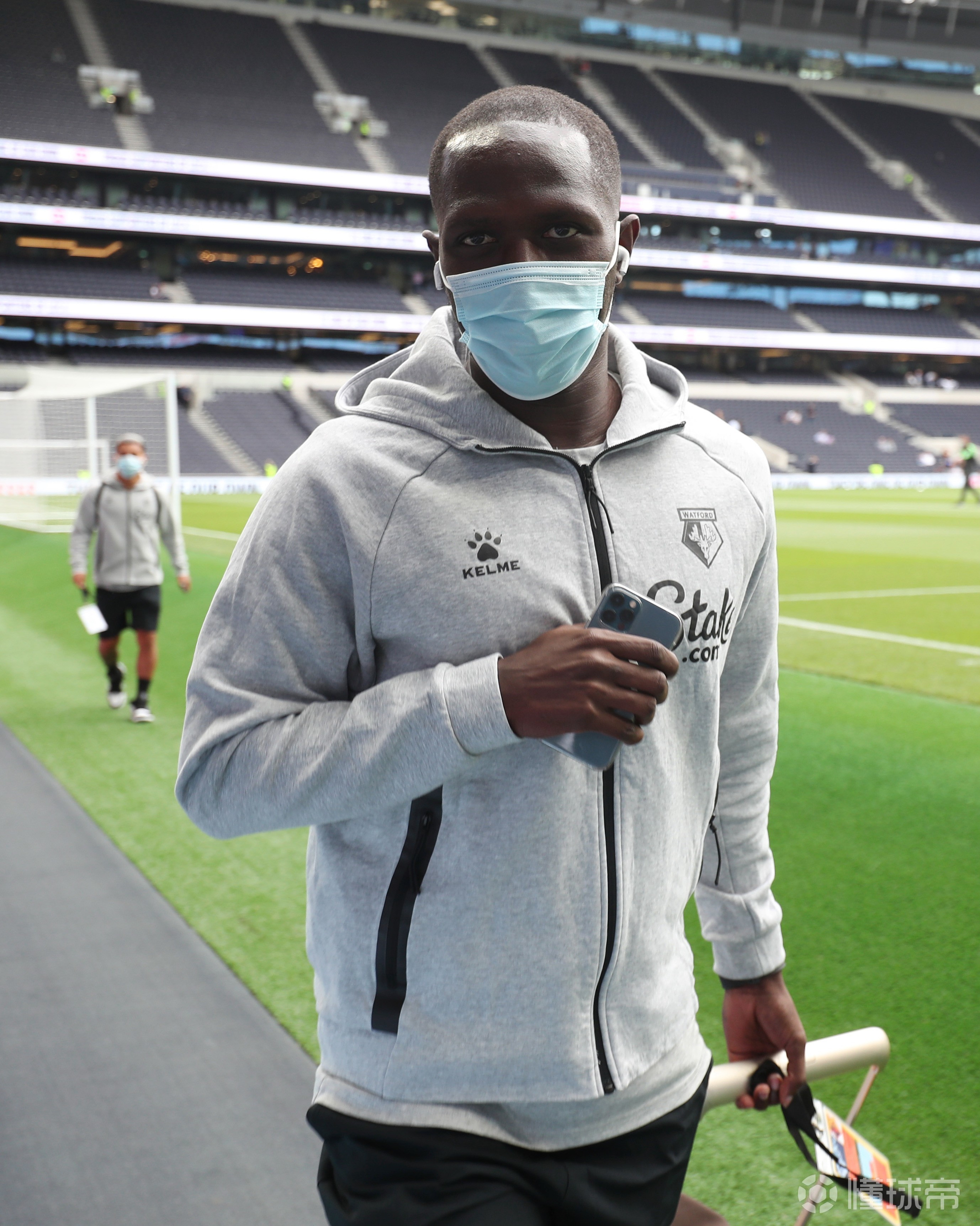 转会期托特纳姆调整名单以备意大利杯；更衣室发声环节打磨；气氛紧张；高层口径保持一致