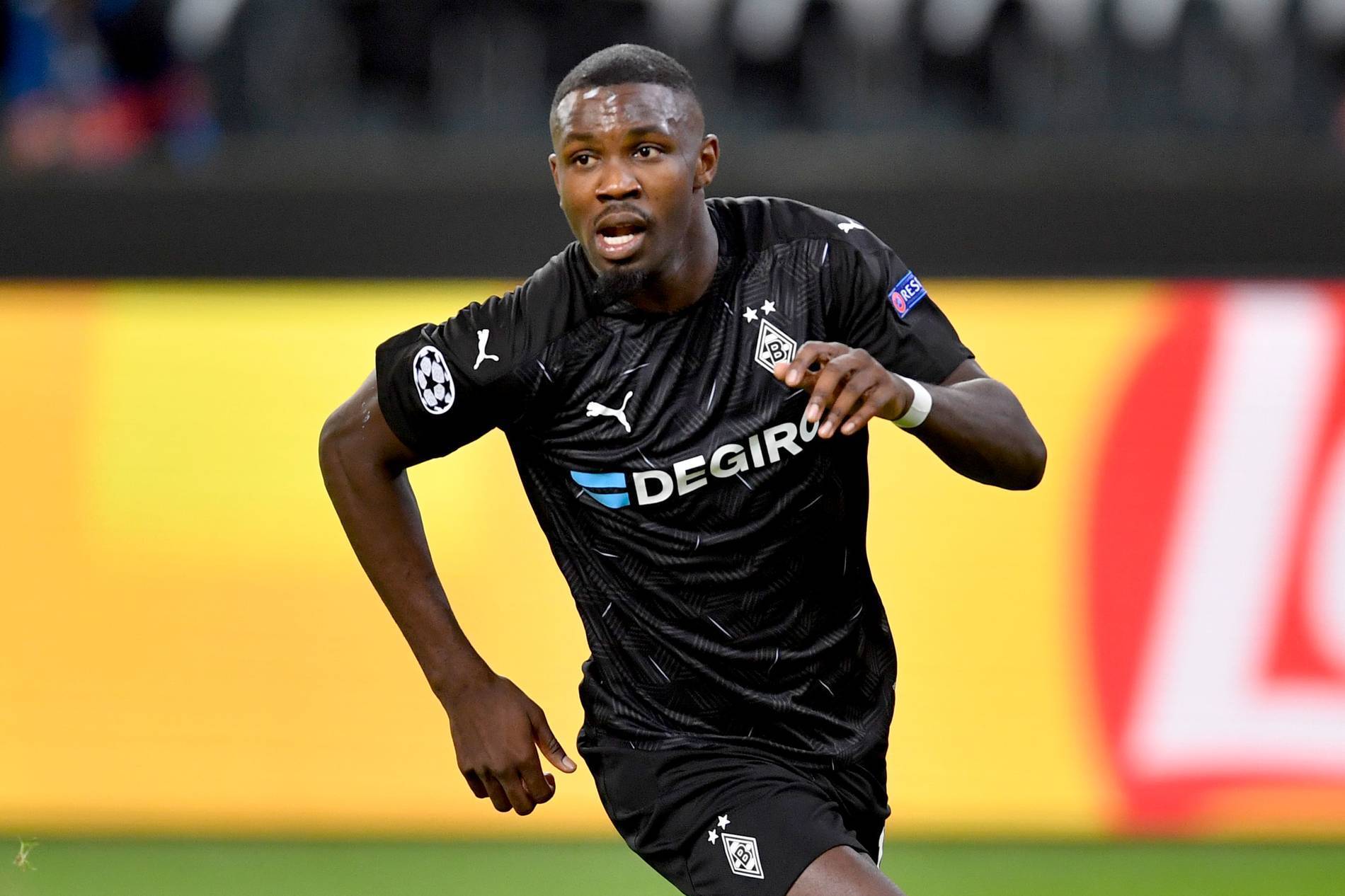 转会期托特纳姆调整名单以备意大利杯；更衣室发声环节打磨；气氛紧张；高层口径保持一致