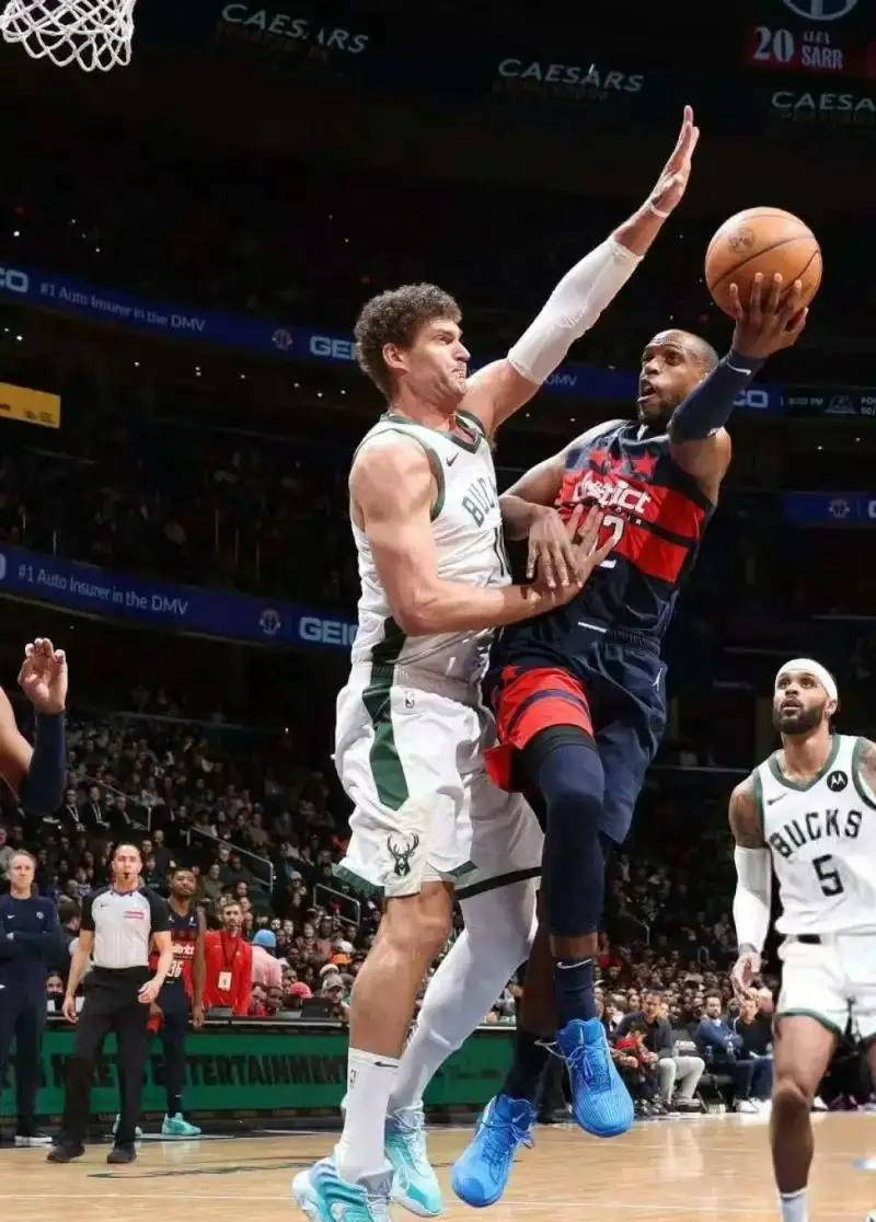 转折点!密尔沃基雄鹿调整名单,英超赛前攻防权衡,引发热议,纪律约束更严格的简单介绍 转折点!密尔沃基雄鹿调整名单,英超赛前攻防权衡,引发热议,纪律约束更严格的简单介绍